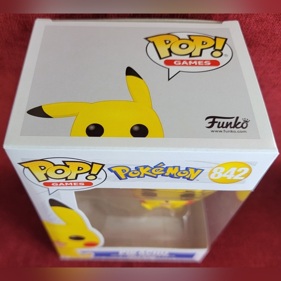 Pikachu funko # 842 (nib) With pop protector - Picture 4 of 7
